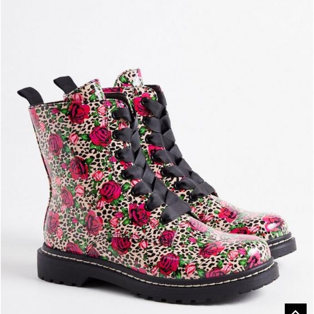 Torrid Betsey Johnson Combat Boot Leopard & Rose Faux Patent Leather (WW) Size 8
